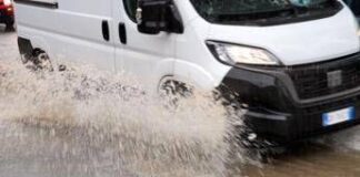 Maltempo sull’Italia anche oggi, allerta gialla in 9 regioni: pioggia, neve e vento fino a burrasca