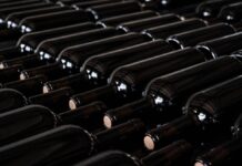 Maxi furto nella cantina Antinori in Toscana, rubate 30mila bottiglie per 5 milioni di euro: caccia alla banda