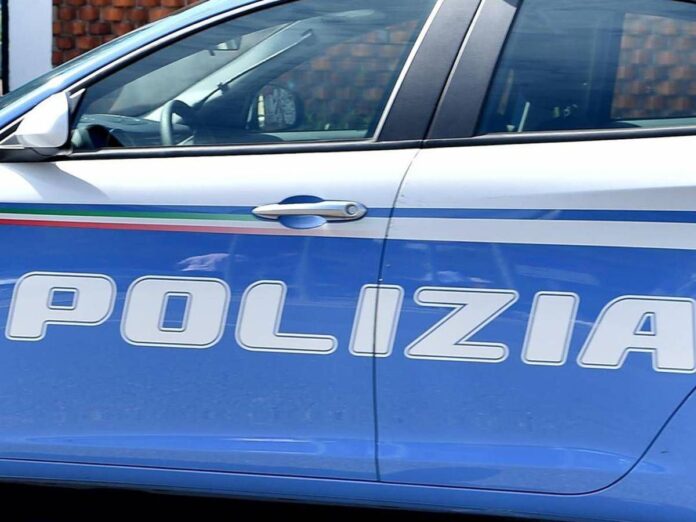 Migrante aggredisce poliziotti con spranga a Crotone. Il Tribunale ne aveva respinto il trattenimento: “Non pericoloso”