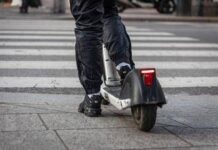 Monopattini, dal 16 maggio scatta obbligo targa e assicurazione: multe fino a 400 euro