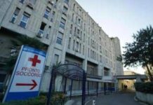 Napoli, giovane donna accoltellata in autobus: l’aggressore si toglie la vita