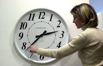 Ora legale marzo 2026, quando torna e come spostare le lancette
