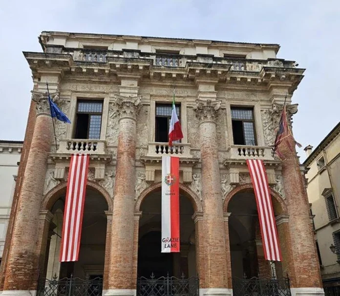 Palazzo del Capitaniato Loggia del Capitaniato Andrea Palladio Vicenza piazza signori LR vicenza
