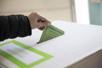 Referendum, in tv volano gli speciali sul voto e Mentana fa il botto Elezioni comunali