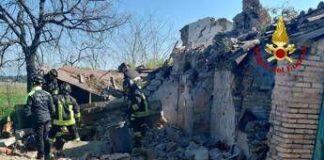 Roma, crolla casolare abbandonato al parco degli Acquedotti: due morti