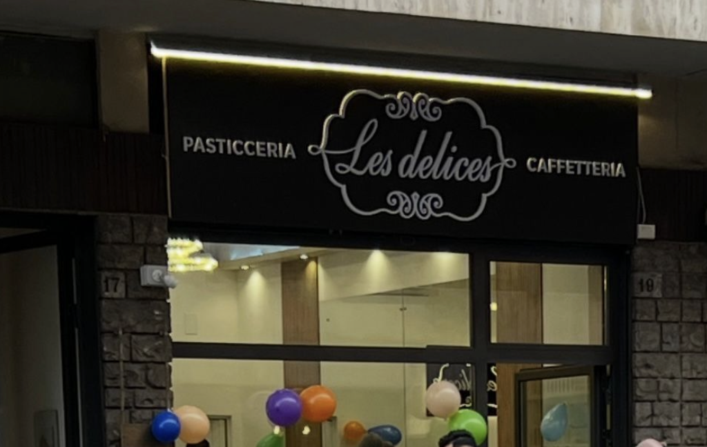 Pasticceria "Les delices", uno dei nuovi negozi in viale Milano