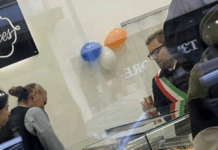 Commercio a Vicenza, negozi che chiudono in centro e nuove attività nel quadrilatero: domande e inquietudini dei cittadini Il sindaco Possamai nella pasticceria di Viale Milano, uno dei nuovi negozi del quadrilatero