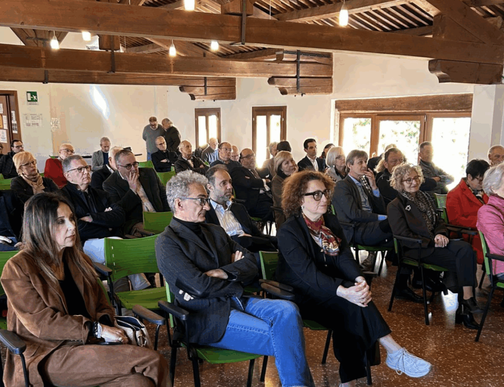 Esponenti politici locali e simpatizzanti presenti all'incontro di Casa Riformista