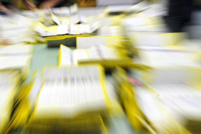 Sondaggio politico: Fdi stabile al 26,4%, Pd sotto la soglia del 20%