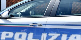 Speronano l’auto e tentano la rapina, le vittime sono poliziotti: due arresti a Napoli