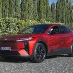 Toyota rilancia sull’elettrico con il C−HR+, suv ‘emozionante’ con 600 km di autonomia