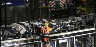Tram deragliato a Milano, Procura al lavoro per ricostruire “secondo per secondo” il tragitto: le ipotesi