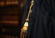 Uccise il padre a coltellate per legittima difesa, 20enne assolta in appello