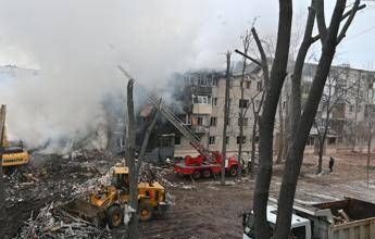 Ucraina, Russia attacca ancora con missili e droni: colpite Dnipro e a Kharkiv