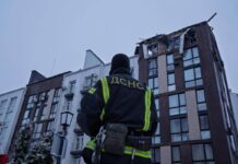 Ucraina, nuovo attacco con droni su Kiev: Mosca colpisce ponte per rifornimenti militari