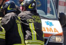 Urtato da camion mentre lavora su cestello, muore operaio 47enne