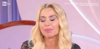 Valeria Marini in lacrime a La volta buona: “Frassica mi ha offesa”. Ed esce dallo studio