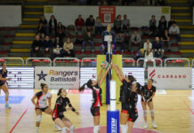 Volksbank Vicenza Volley, dal sogno del riscatto al tie break amaro: Isuzu Cerea espugna via Goldoni Volksbank Vicenza Volley a muro col Cerea (foto Giuseppe Bortolan)