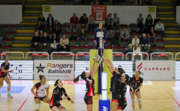 Volksbank Vicenza Volley, dal sogno del riscatto al tie break amaro: Isuzu Cerea espugna via Goldoni Volksbank Vicenza Volley a muro col Cerea (foto Giuseppe Bortolan)