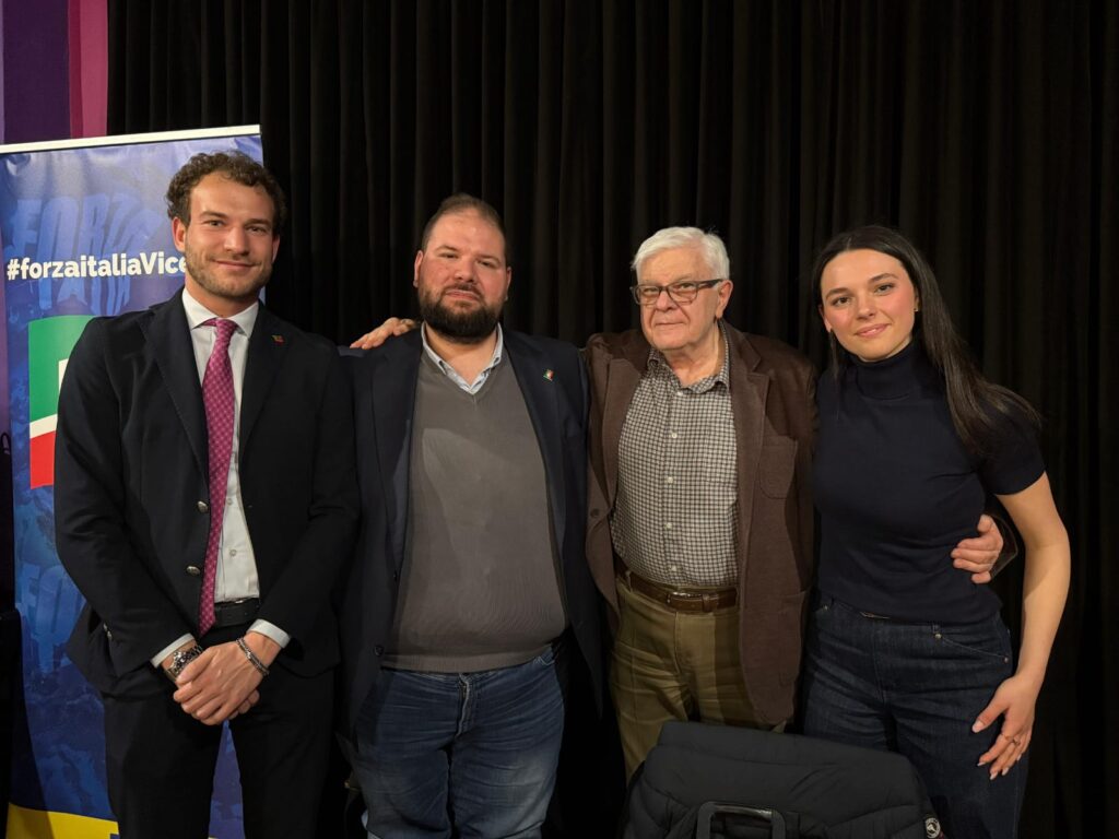 Confronto sul referendum giustizia ad Arzignano: da sx Jacopo Maltauro per il sì, Nicolò Sterle (organizzatore), Giovanni Coviello (moderatore) e Benedetta Ghiotto per il no