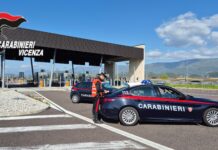 Lanciano palloncini con ghiaccio da cavalcavia ferroviario su automobile: denunciati due minorenni a Cassola palloncini cassola