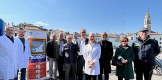 Vicenza, farmacie donano 16 defibrillatori alla comunità defibrillatori vicenza federfarma