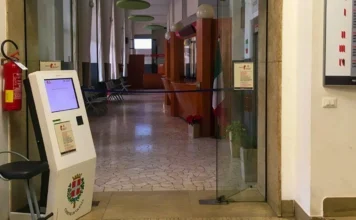 Carte d’identità elettroniche: il collo di bottiglia dell’ufficio Anagrafe di Vicenza. Il Comune: “Stiamo potenziando”. I sindacati “Vigiliamo” Ufficio Anagrafe vicenza