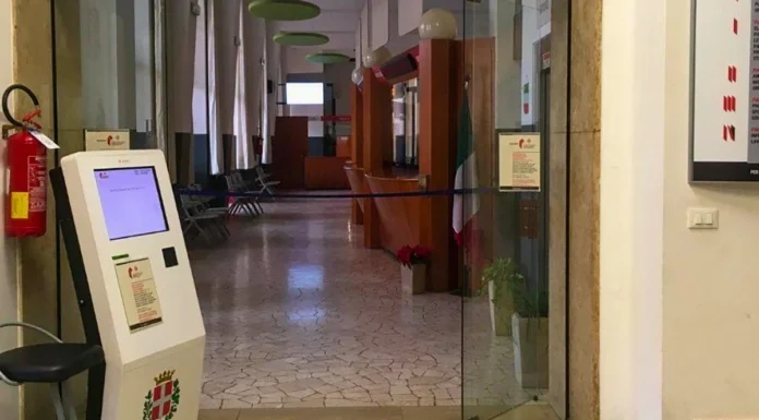 Carte d’identità elettroniche: il collo di bottiglia dell’ufficio Anagrafe di Vicenza. Il Comune: “Stiamo potenziando”. I sindacati “Vigiliamo” Ufficio Anagrafe vicenza