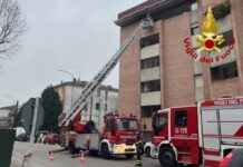 Vicenza, fiamme sul terrazzo al quinto piano in via Fusinato: intervento dei Vigili del Fuoco incendio vicenza via fusinato