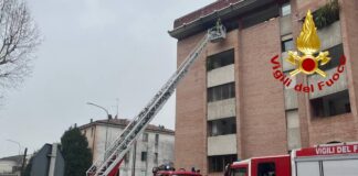 Vicenza, fiamme sul terrazzo al quinto piano in via Fusinato: intervento dei Vigili del Fuoco incendio vicenza via fusinato