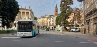 Palazzo del Territorio Vicenza, dopo il pericolo crollo edificio messo in sicurezza. Riaprono i negozi. Disco verde alla viabilità