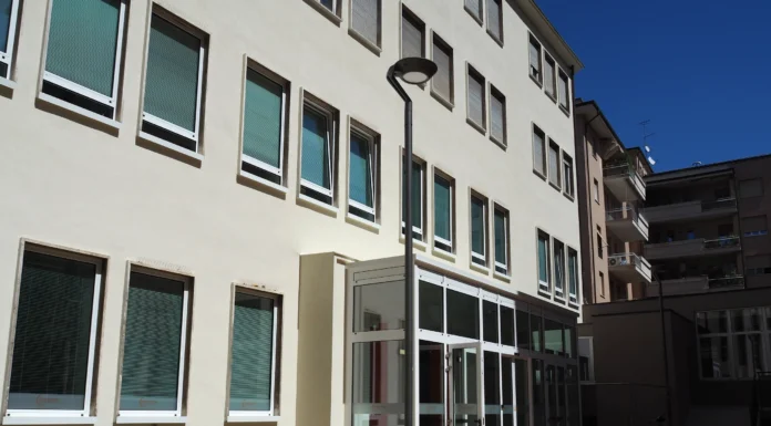 Vicenza, il paradosso dei cantieri comunali: trionfi al Palazzo del Territorio e rivolta in via Torino