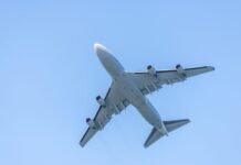 Aereo atterra e pilota vede un ‘oggetto volante’: “Era un Ufo”