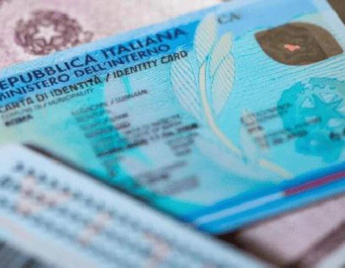 Carta d’identità cartacea, slitta l’addio: fino a quando è valida e cosa cambia carta identità carte