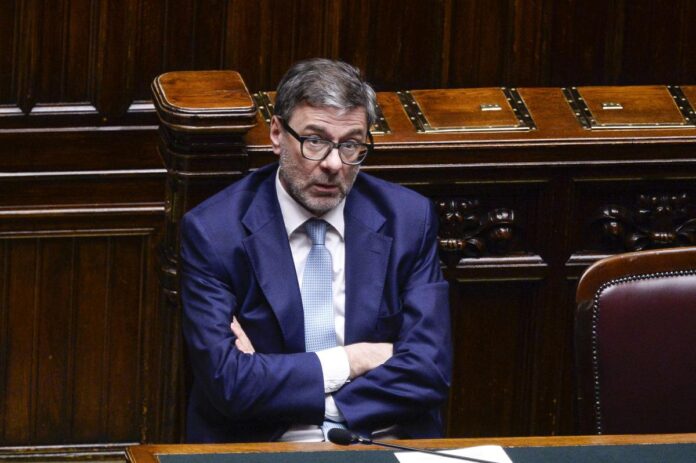 Giorgetti: “Chiederemo all’Ue il massimo per l’energia e lo 0,9% per la difesa”