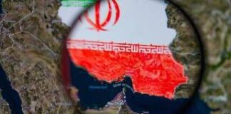 Iran, media: due cacciatorpedinieri Usa hanno attraversato Hormuz. Ma Teheran smentisce