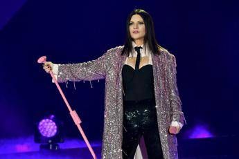 Laura Pausini ferma il concerto in Perù e gela la prima fila: “Non conoscete le canzoni”