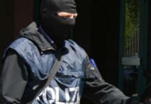 Materiale jihadista e manuale per la fabbricazione armi: arrestato 16enne