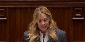 Meloni chiude l’informativa alla Camera, maggioranza in piedi: è standing ovation