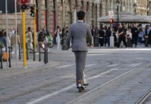 Monopattini elettrici, da giovedì 16 luglio obbligo assicurazione: le nuove regole