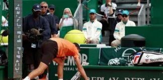 Montecarlo, super Berrettini: doppio bagel a Medvedev e il russo distrugge la racchetta