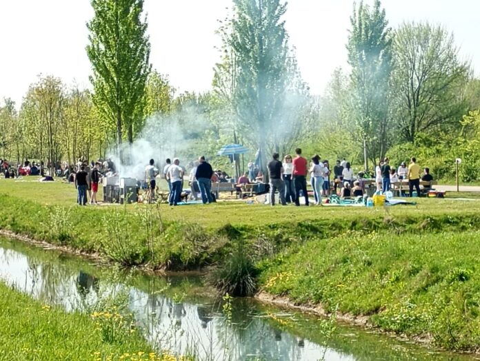 Area picnic al Parco della Pace a Vicenza nel giorno di Pasquetta 2026 (foto Giovanni Battista Rolando) Area picnic al Parco della Pace a Vicenza nel giorno di Pasquetta 2026 (foto Giovanni Battista Rolando)