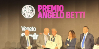 Premio Betti a Vinitaly, Sandro Gini simbolo del Soave tra tradizione e innovazione VinItaly, Premio Betti a Sandro Gini