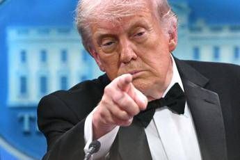 Trump: “Viviamo in un mondo folle. Aggressore ispirato dai No Kings”