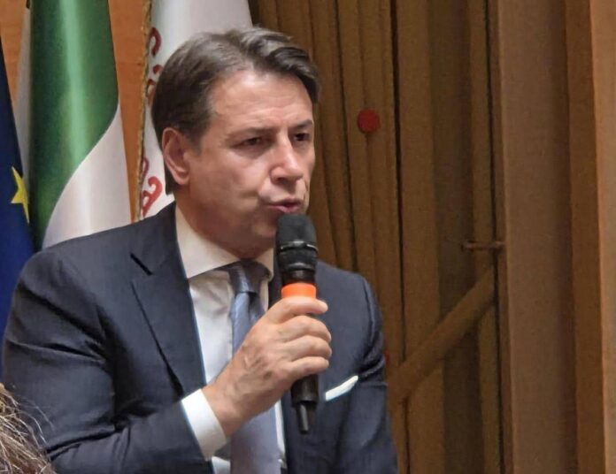 Ucraina, Conte: “Armi a Kiev provocano escalation militare”