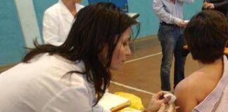 Vaccinazione anti-meningite per chi va nelle aree a rischio: come, dove e perché