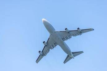 Voli cancellati in Ue: niente risarcimento per carenza jet fuel, ecco perché
