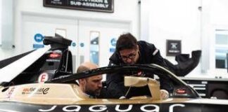 William visita quartier generale Jaguar TCS Racing, focus su innovazione