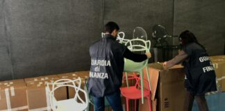 Guardia di Finanza, operazione Gamba Corta contro la contraffazione del design: rete aveva base operativa anche a Vicenza guardia di finanza design vicenza