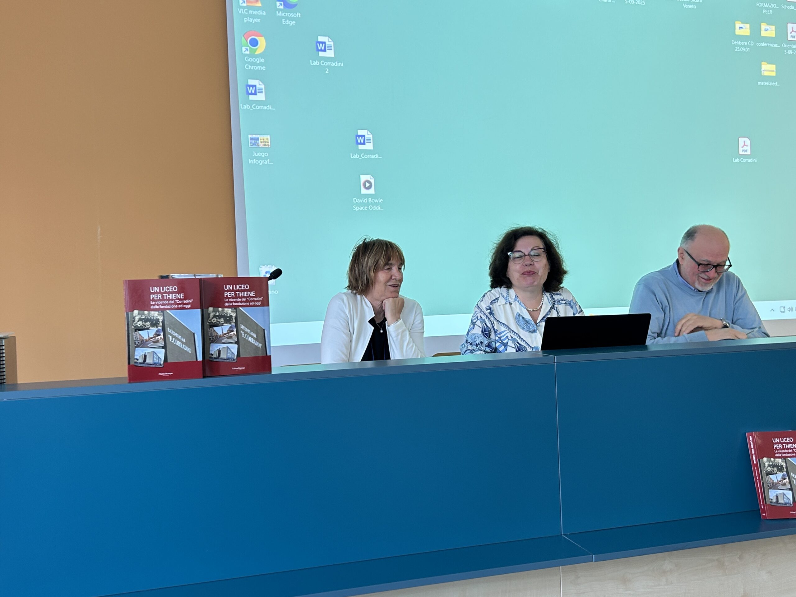 Un liceo per Thiene, la dirigente drssa Marina Maino tra i coordinatori dell'opera prof.ri Raffaella Corrà e Daniele Fioravanzo (foto ViPiu.it)